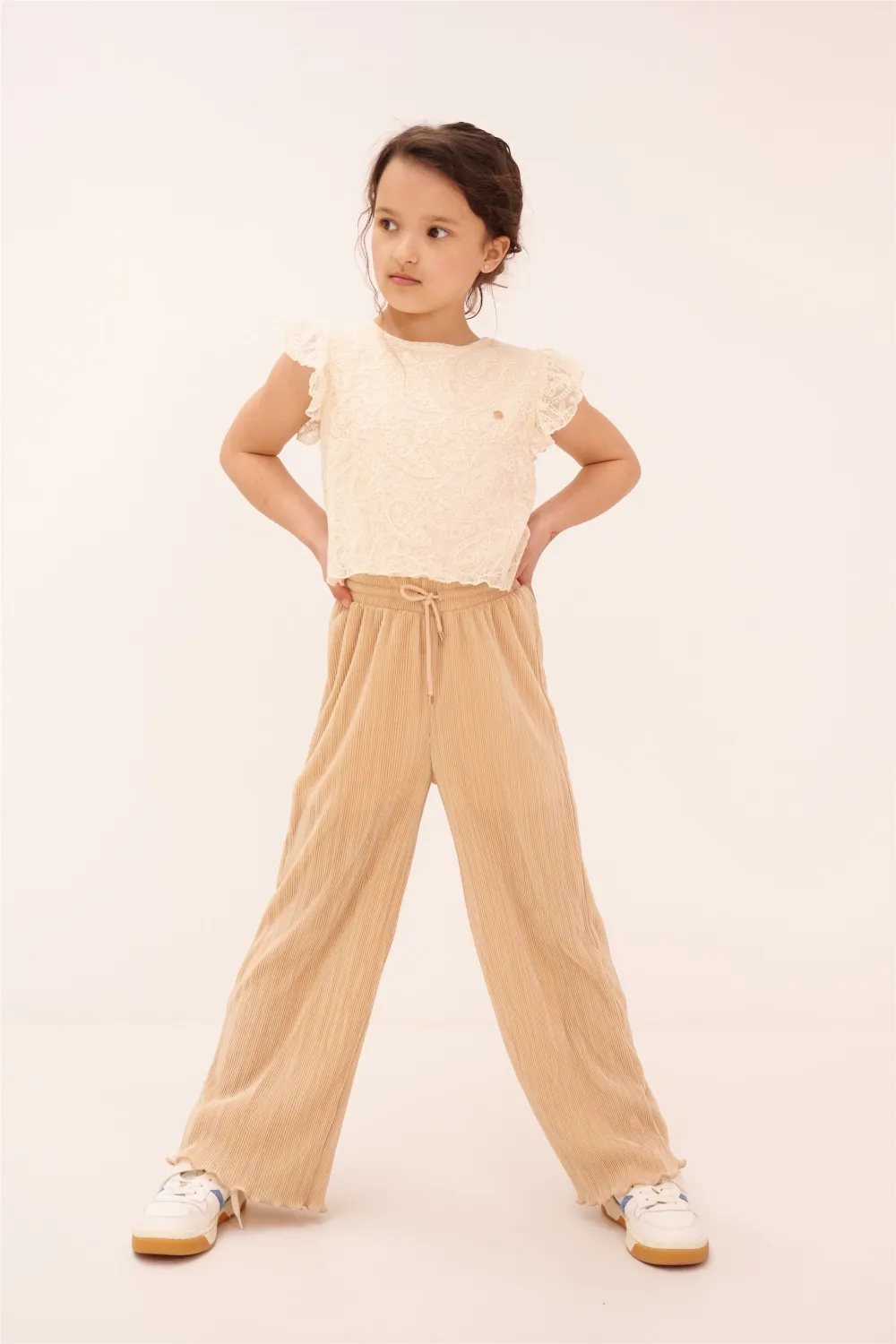 Nono festlicher M&auml;dchen Jumpsuit mit Spitzenoberteil Sand Blush