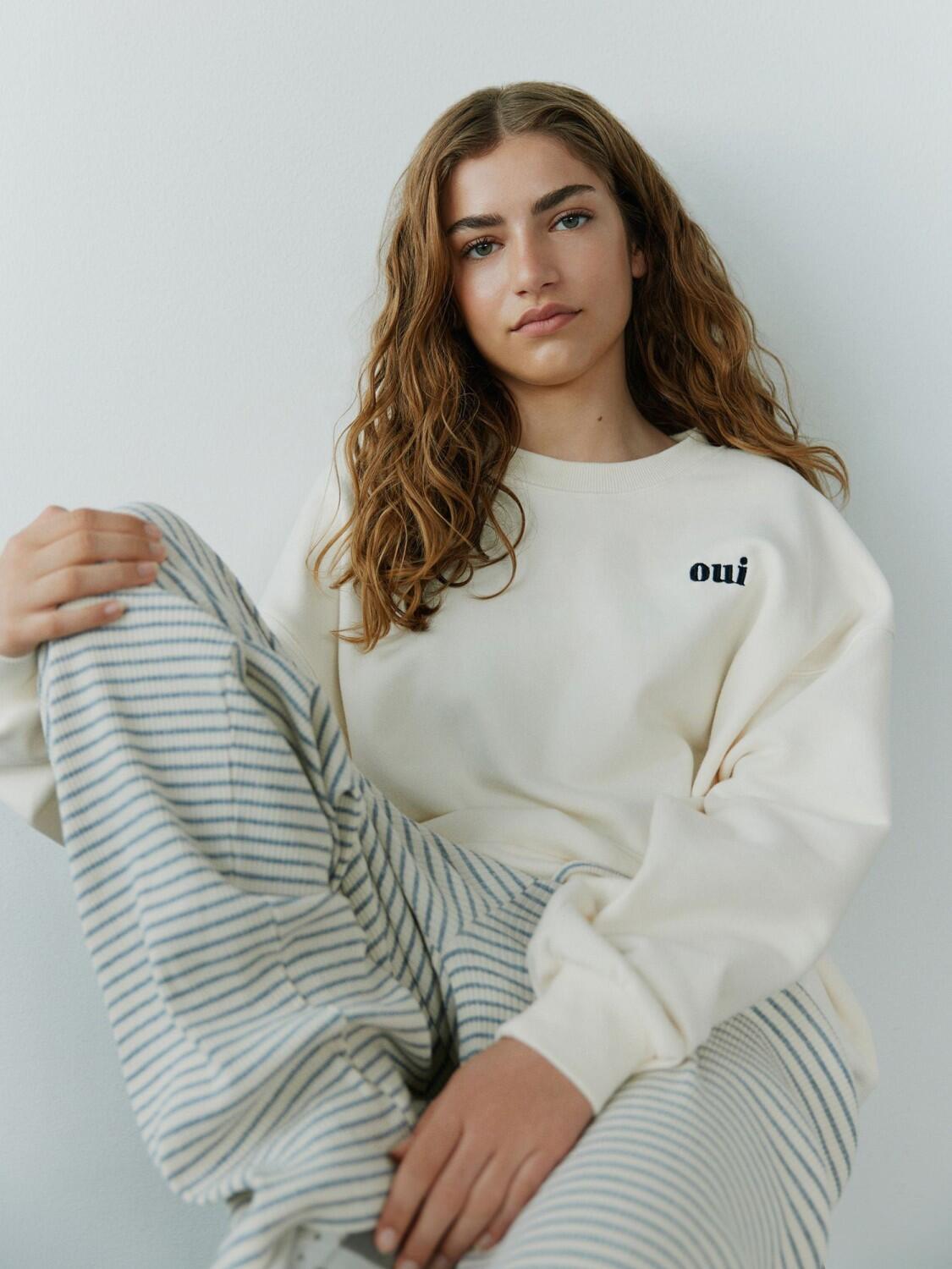 SOFIE_SCHNOOR_Teens_Maedchen_Sweatshirt_Eli_ecru_Lifestyle